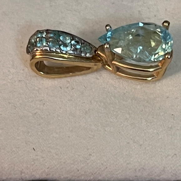 Gold Plated Aquamarine Pendant. - Picture 3 of 5